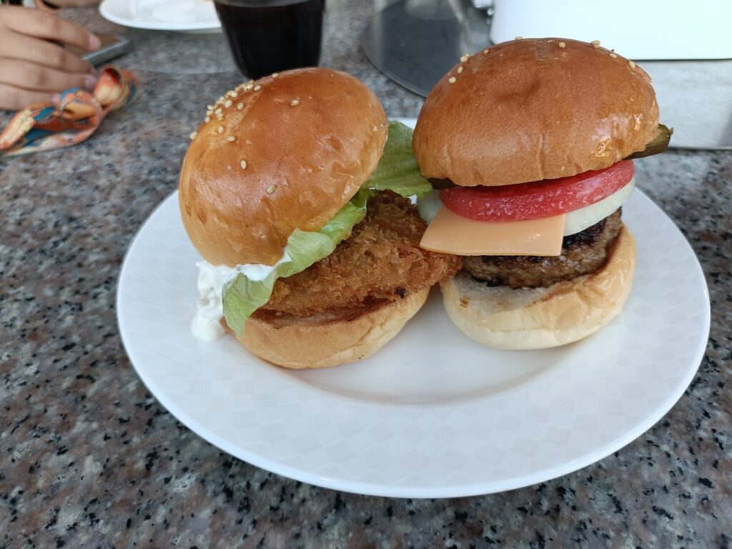 ルネッサンスリゾートオキナワ　コーラルシービュー　朝食　モーニング　メニュー　ハンバーガー