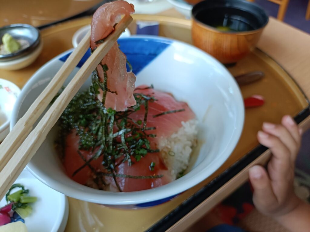 沖縄旅行　ルネッサンスリゾートオキナワ　彩　ランチ　うとぅいむちランチ　鉄火丼セット