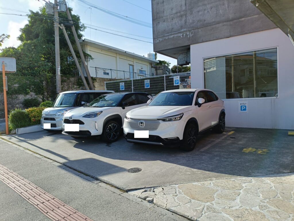 沖縄旅行　サータアンダーギー　三矢本舗恩納店　駐車場