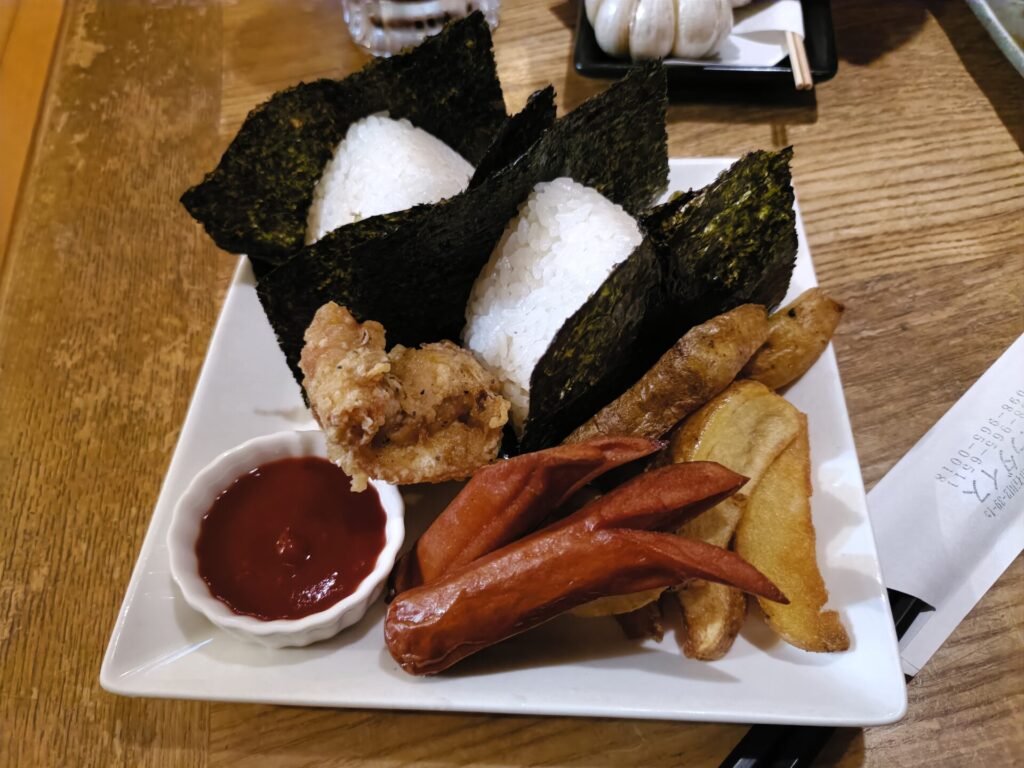 沖縄旅行　沖縄観光　沖縄旅行モデル　沖縄居酒屋　居酒屋パラダイス