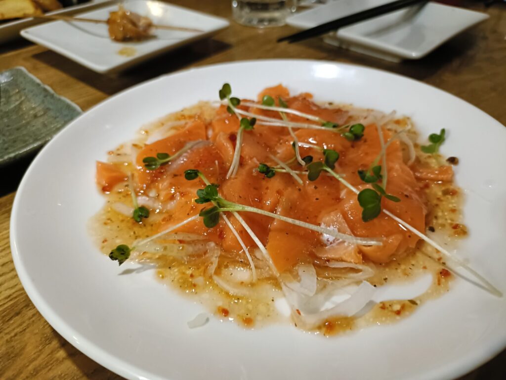 沖縄旅行　沖縄観光　沖縄旅行モデル　沖縄居酒屋　居酒屋パラダイス