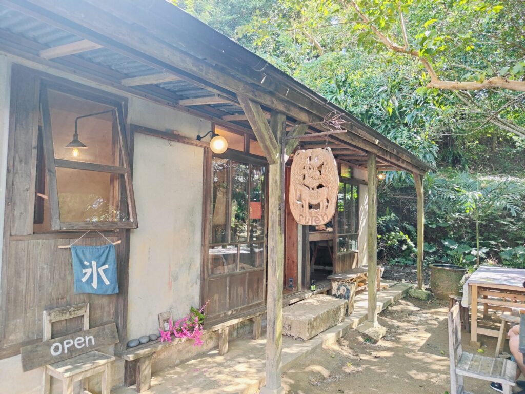 沖縄パン屋　ベーカリー水円