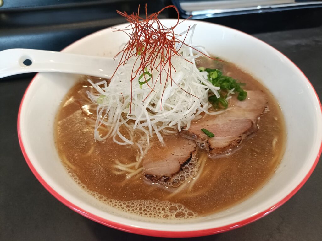 いりこらーめん銀のダルマ　醤油ラーメン