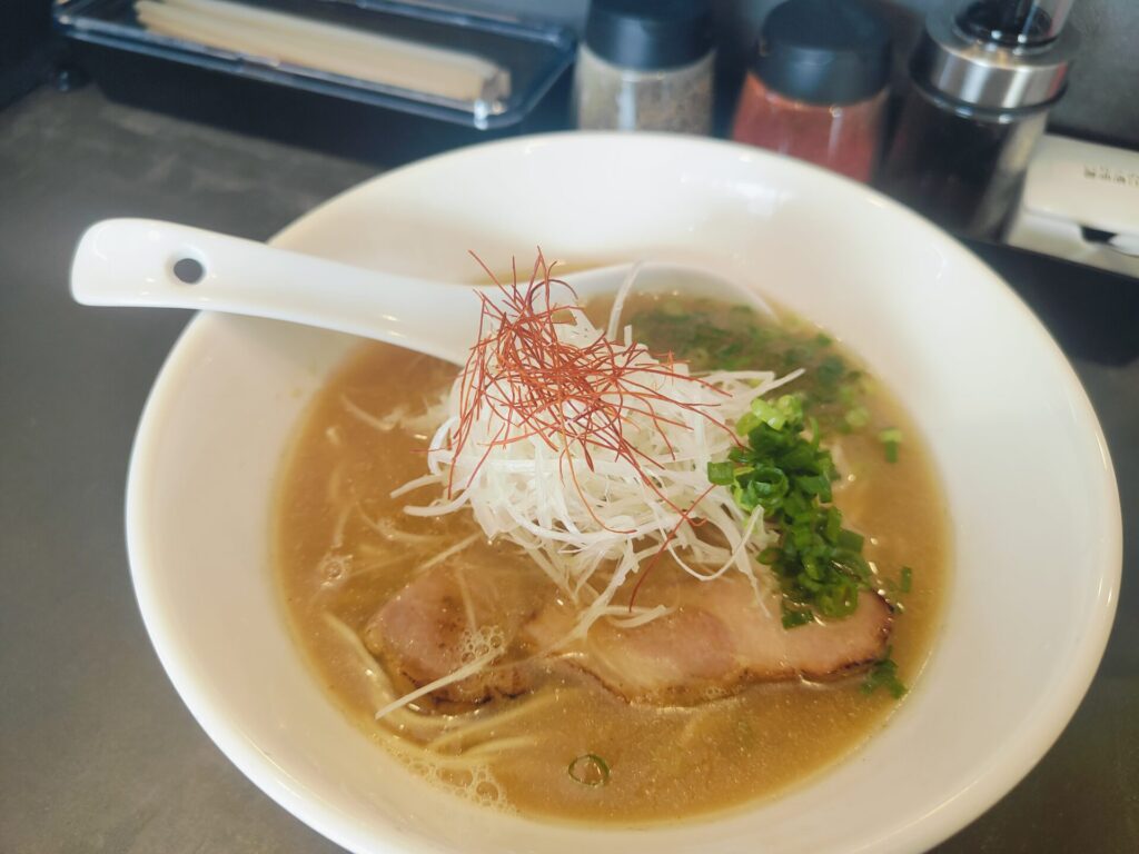 いりこらーめん銀のダルマ　塩ラーメン