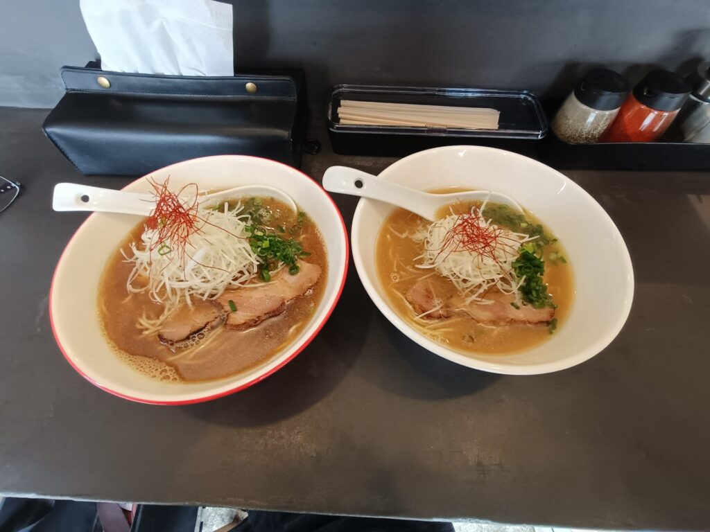 いりこらーめん銀のダルマ　醤油ラーメン　塩ラーメン