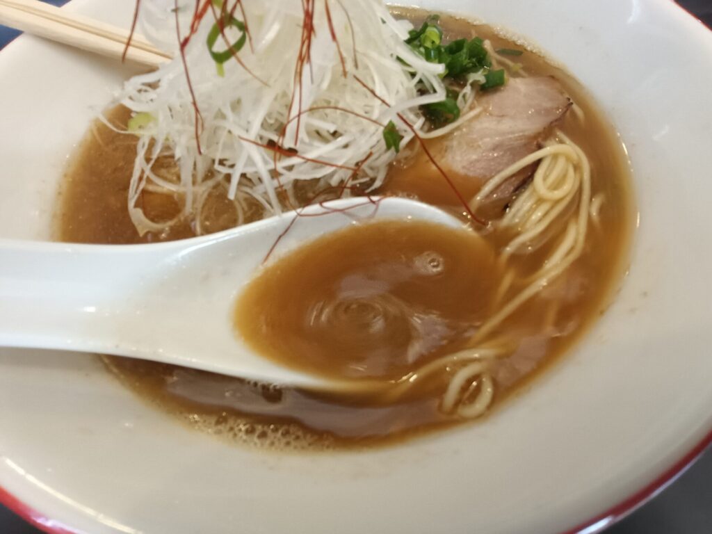 いりこらーめん銀のダルマ　醤油ラーメン