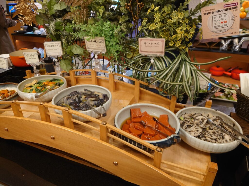 京都旅行　京都格安ホテル　ホテルグレイスリー京都三条　朝食バイキング