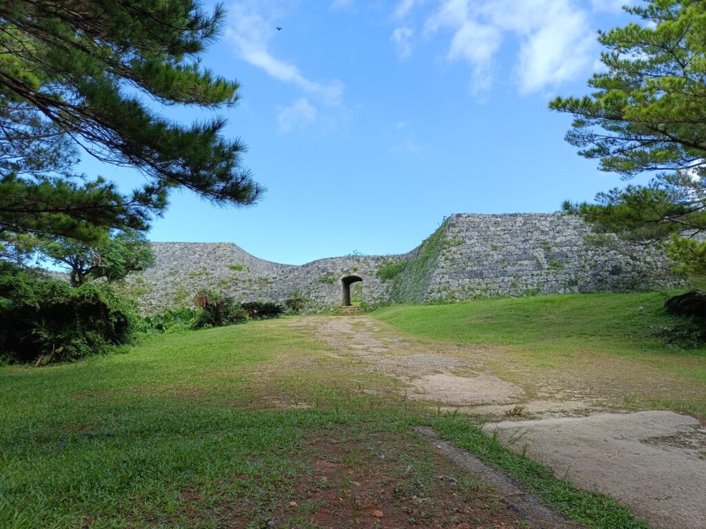 10月沖縄子連れ旅行　座喜味城跡