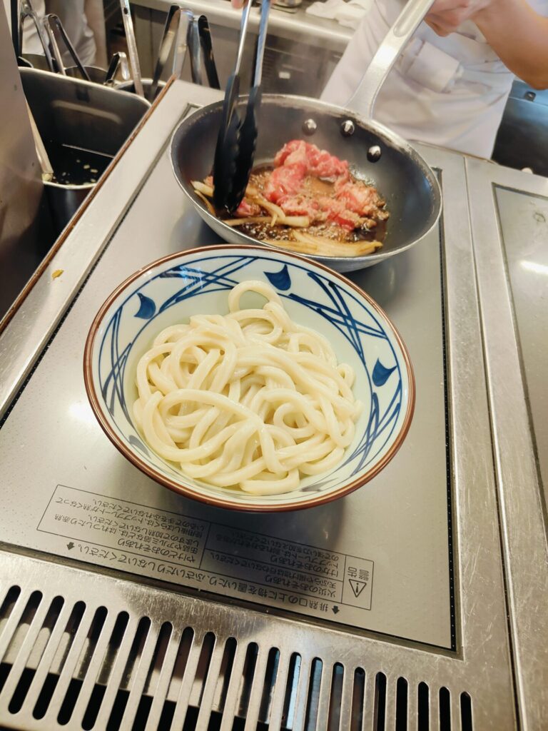 高松うどん　丸亀製麵　焼きたて肉うどん