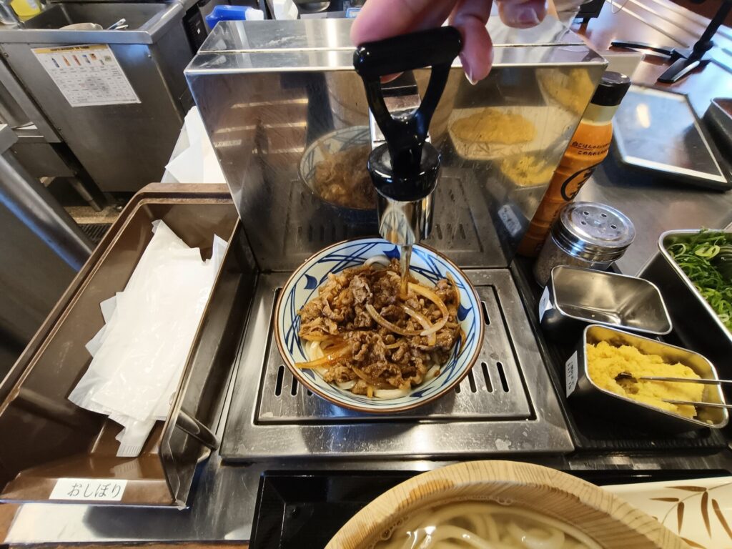 高松うどん　丸亀製麵　焼きたて肉うどん