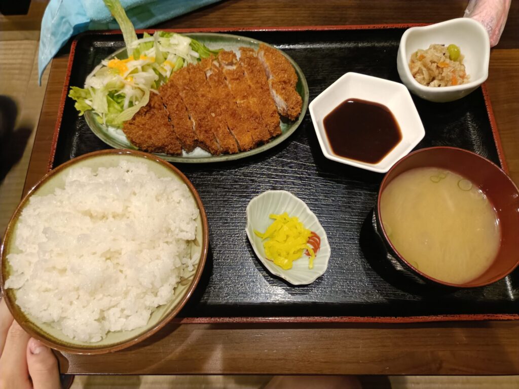 家食屋ほんてん　とんかつ定食