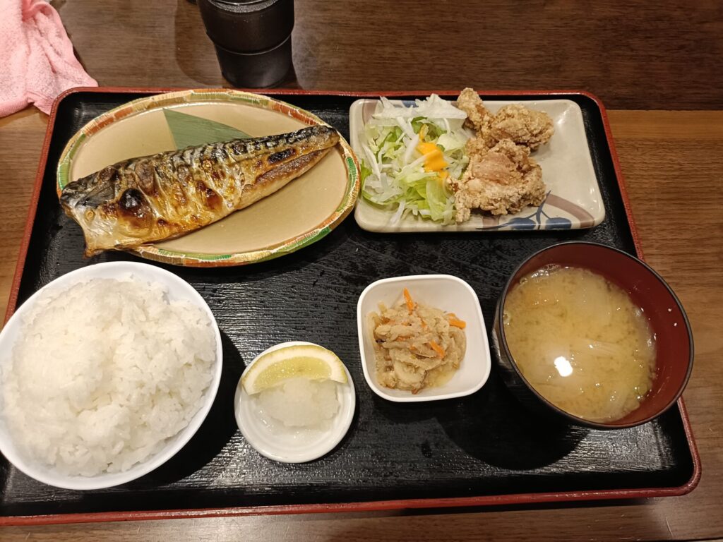 家食屋ほんてん　サバ塩焼き定食