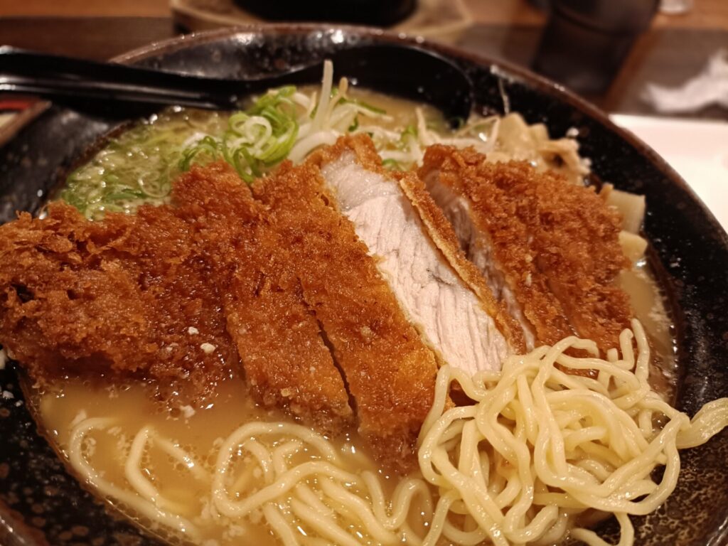 家食屋ほんてん　かつラーメン定食