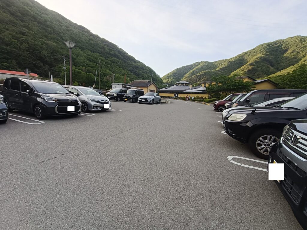 あせび温泉 やすらぎの郷 駐車場