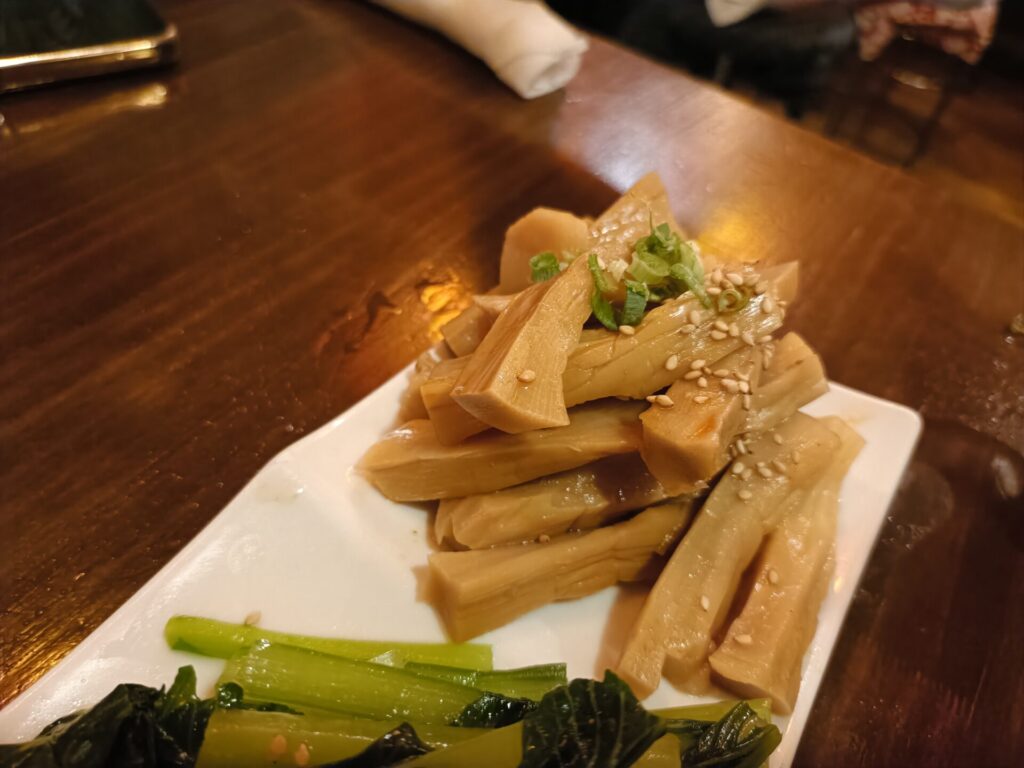 六本木グルメ 肉汁水餃子餃包 極太めんま