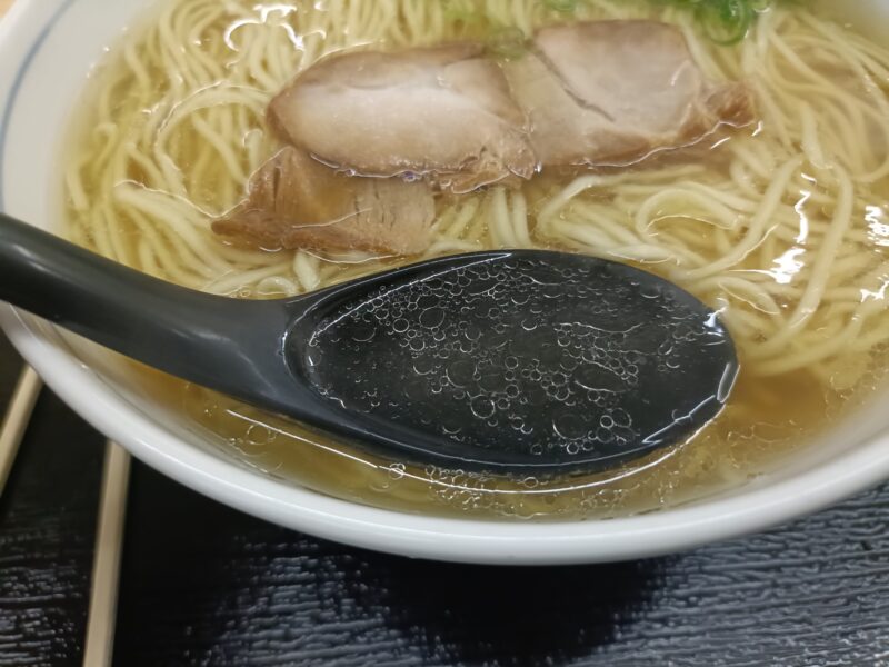 高松満福うどんおすすめのいりこラーメンのスープ