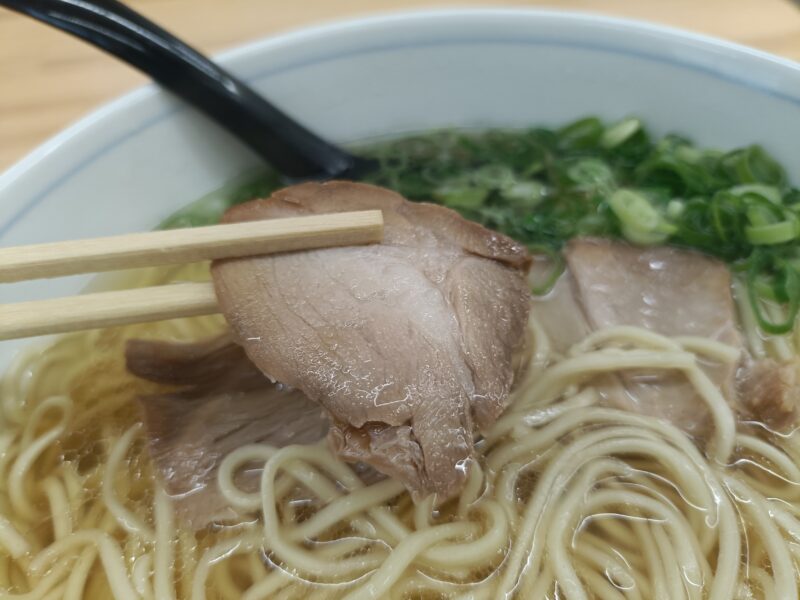 高松満福うどんおすすめのいりこラーメンのチャーシュー