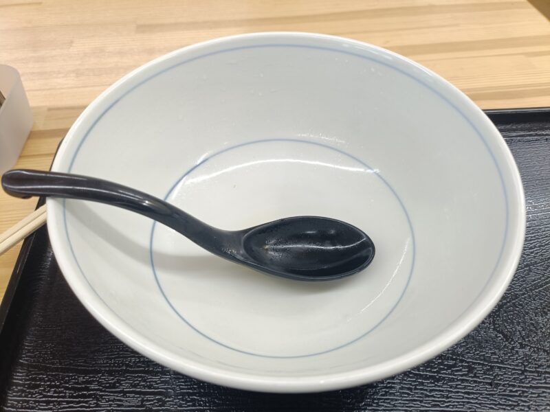 高松満福うどんおすすめのいりこラーメンの飲み干した丼
