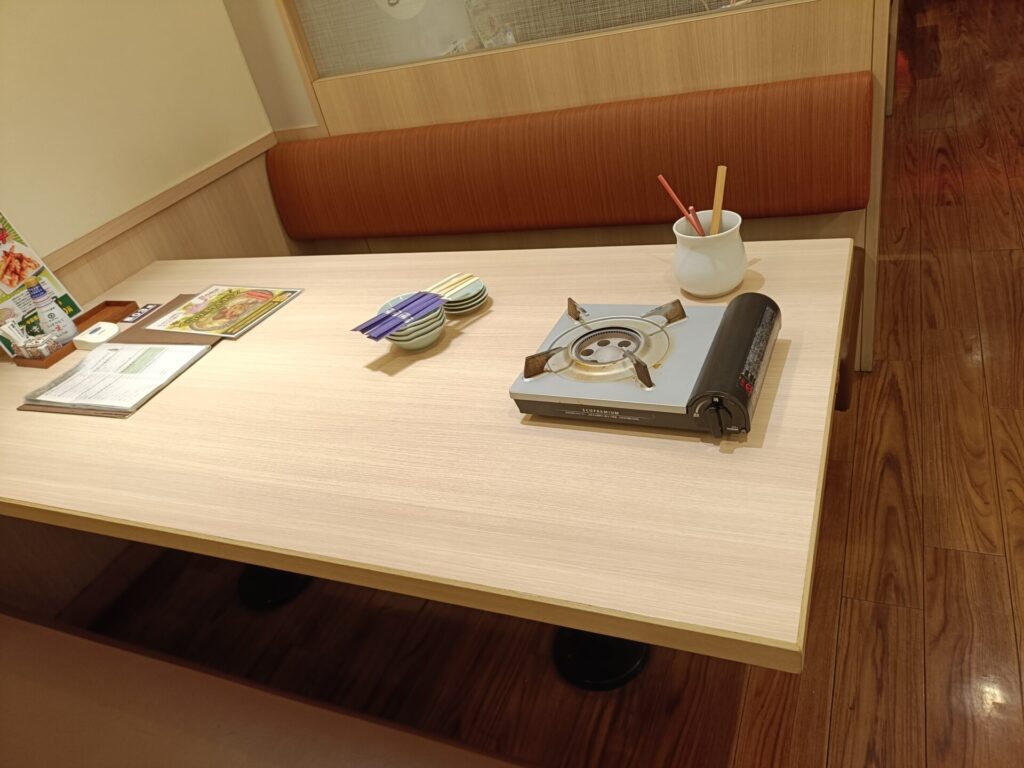 ちゃんこ霧島　テーブル席　