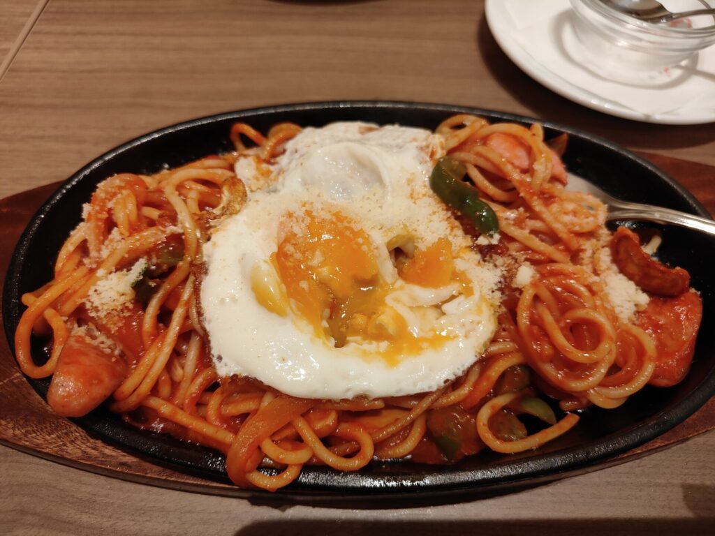 洋食やたいめいけん上野店　鉄板ナポリタン