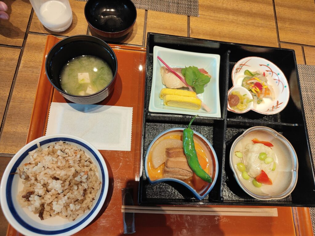 ANAインターコンチネンタル万座ビーチリゾート　クラブラウンジ　モーニング　沖縄長寿弁当
