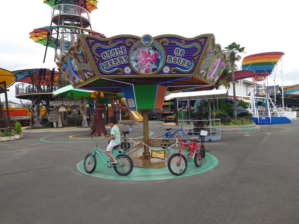 高知旅行　創造広場アクトランド　高知遊びスポット　サイクルメリーゴーランド