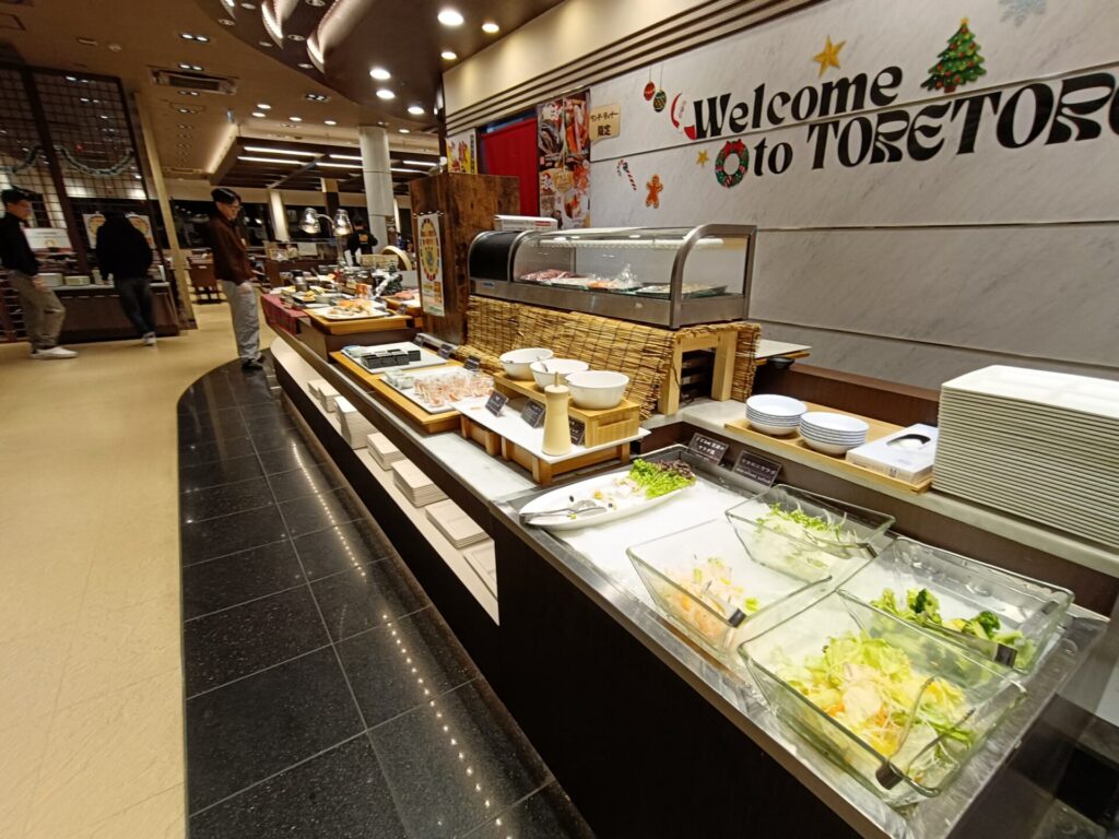 和歌山旅行　とれとれヴィレッジ　パンダヴィレッジ　とれとれ亭　夕食　ディナーバイキング　サラダ