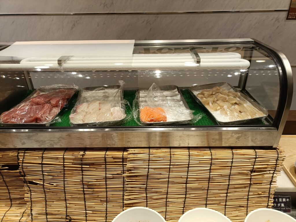 和歌山旅行　とれとれヴィレッジ　パンダヴィレッジ　とれとれ亭　夕食　ディナーバイキング　お寿司