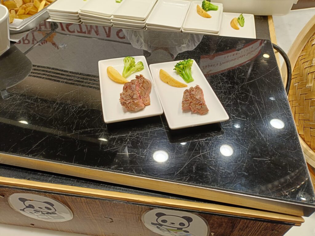 和歌山旅行　とれとれヴィレッジ　パンダヴィレッジ　とれとれ亭　夕食　ディナーバイキング　ステーキ