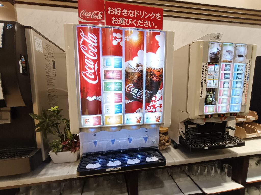 和歌山旅行　とれとれヴィレッジ　パンダヴィレッジ　とれとれ亭　夕食　ディナーバイキング　ドリンク