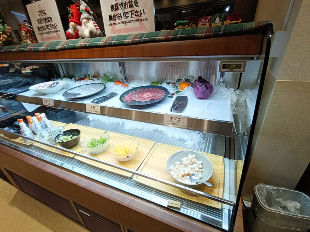 和歌山旅行　とれとれヴィレッジ　パンダヴィレッジ　とれとれ亭　夕食　ディナーバイキング　刺身