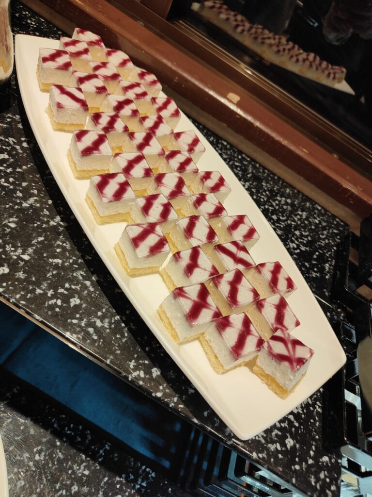 和歌山旅行　とれとれヴィレッジ　パンダヴィレッジ　とれとれ亭　夕食　ディナーバイキング　デザート