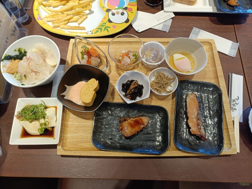 とれとれヴィレッジ　パンダヴィレッジ　とれとれ亭　朝食　モーニング