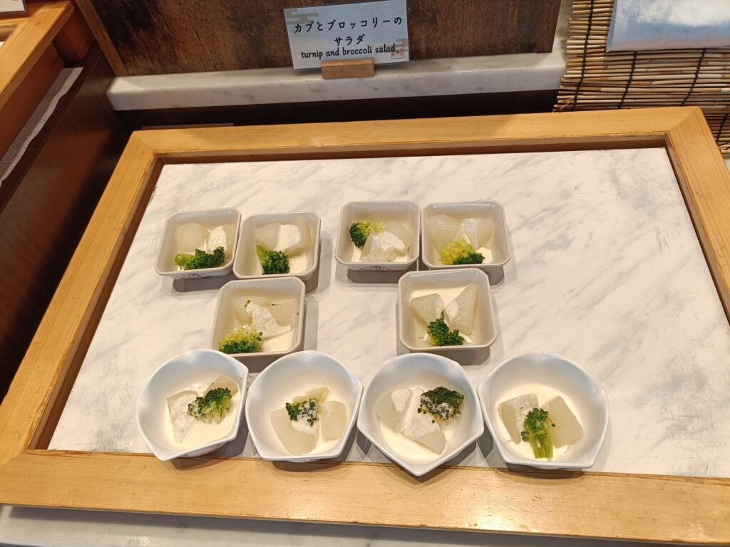 とれとれヴィレッジ　パンダヴィレッジ　とれとれ亭　朝食　モーニング　料理　小鉢料理