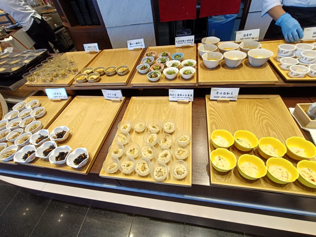 とれとれヴィレッジ　パンダヴィレッジ　とれとれ亭　朝食　モーニング　料理　小鉢料理