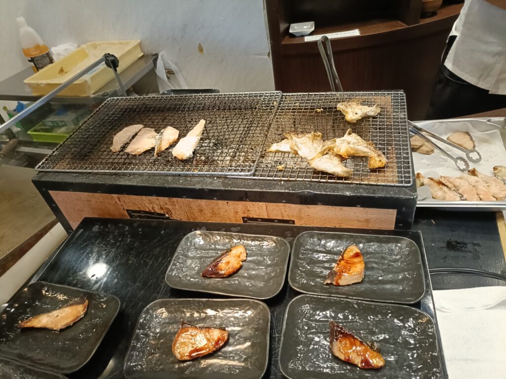 とれとれヴィレッジ　パンダヴィレッジ　とれとれ亭　朝食　モーニング　料理　焼き魚