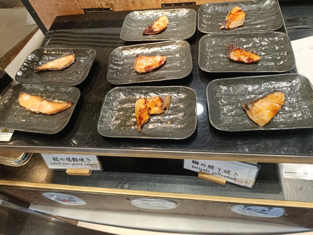 とれとれヴィレッジ　パンダヴィレッジ　とれとれ亭　朝食　モーニング　料理　焼き魚