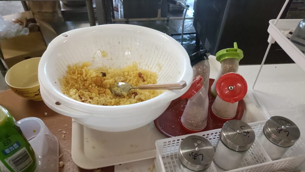 高松うどん　製麺七や西植田店　無料トッピング　天かす