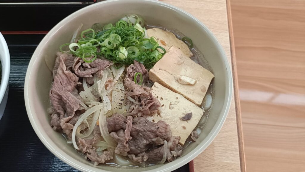 高松うどん　製麺七や西植田店　名物牛肉うどん