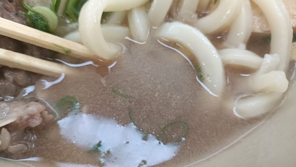 高松うどん　製麺七や西植田店　牛肉うどん出汁