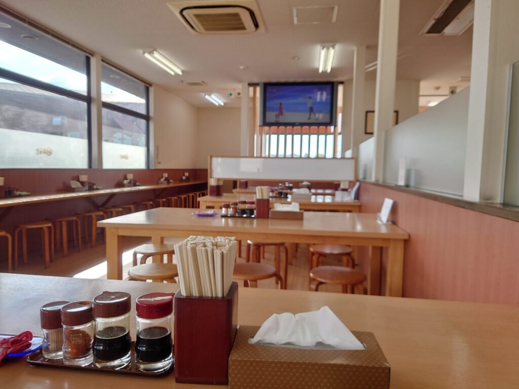 さか枝うどん春日店　店内