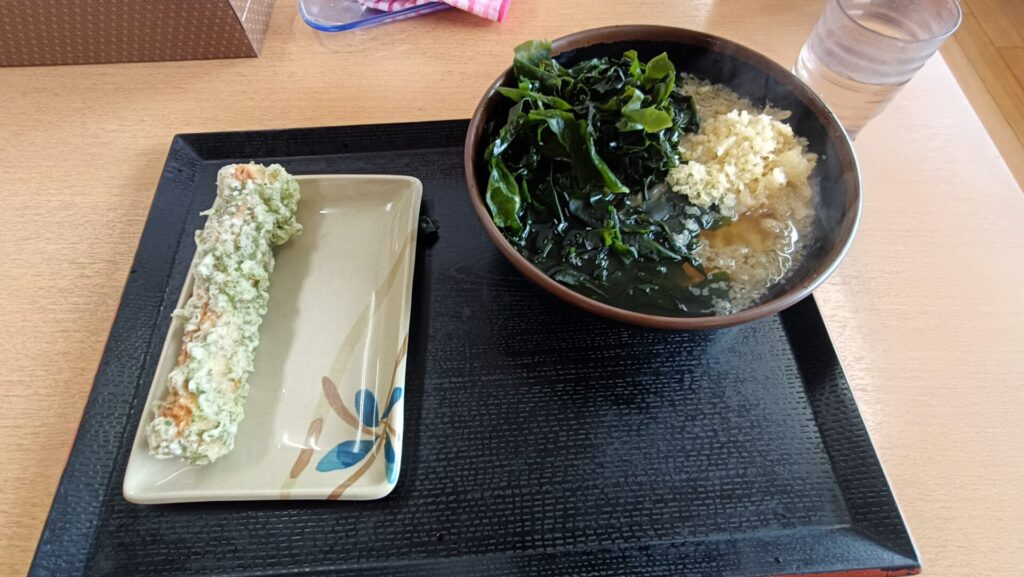 さか枝うどん春日店　釜かけうどんとちくわ天