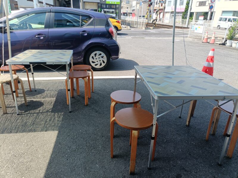 手打ちうどん上田の外で食べられるテラス席