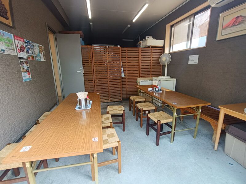 手打ちうどん上田の外で食べられるテラス席