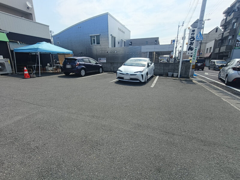 手打ちうどん上田の駐車場（4台駐車可能）