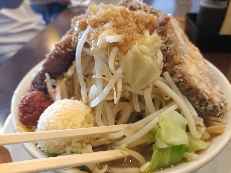 飛べ豚高松店の味変に使うニンニクとカラミソ