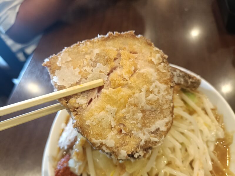 飛べ豚高松店名物のカリッとした揚げチャーシュー