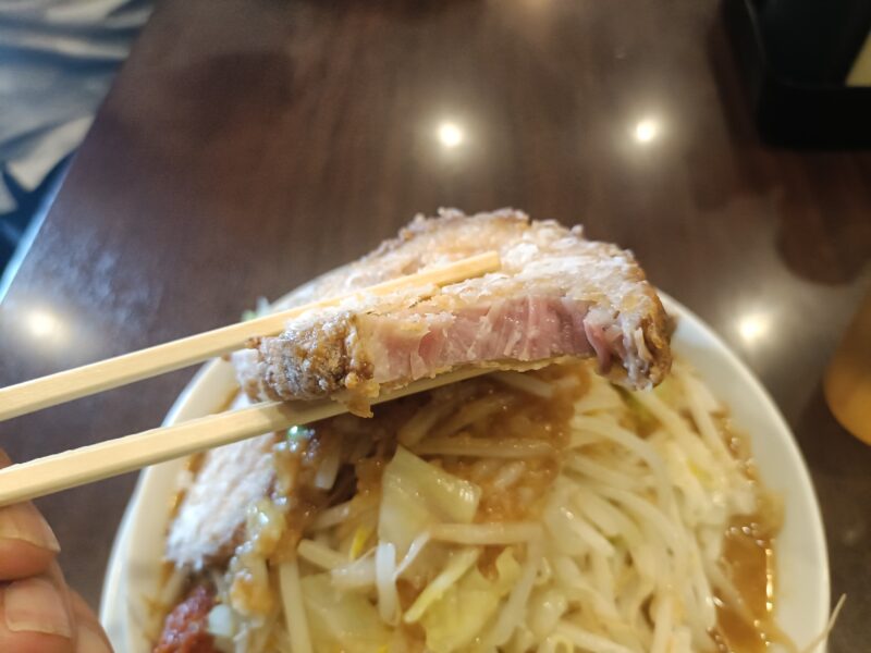 飛べ豚高松店名物のカリッとした揚げチャーシュー