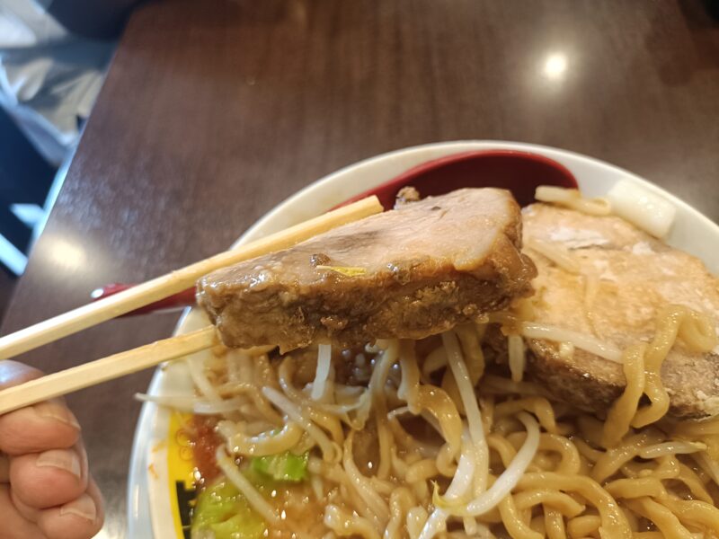 飛べ豚高松店名物の分厚いチャーシュー