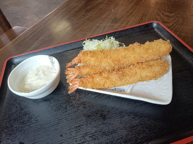 お食事処大元の単品250円のエビフライとタルタルソース